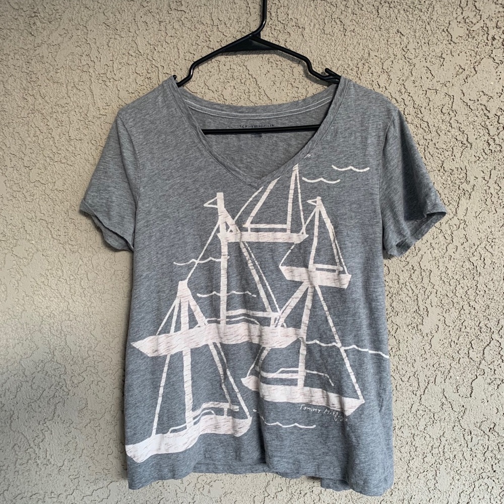 TOMMY HILFIGER TEE!!!